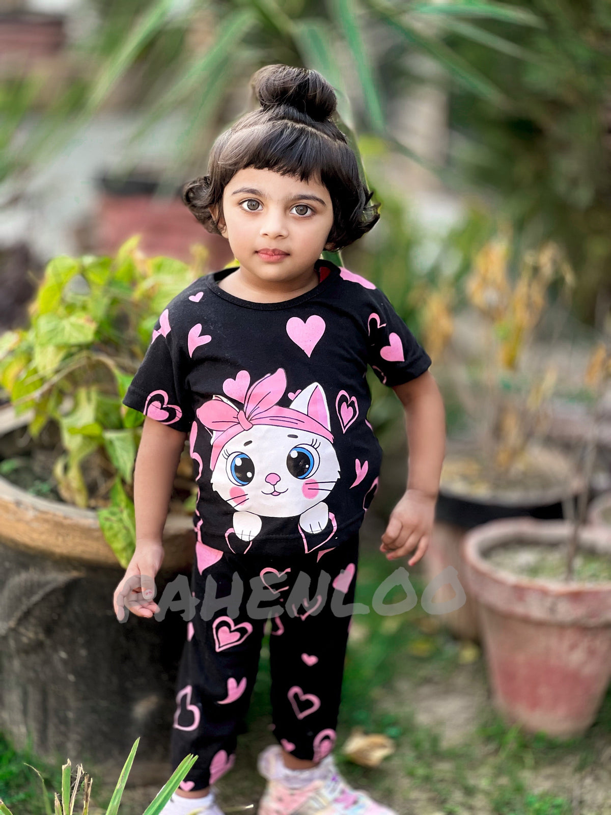 0001 Black Cute Cat With Pink Hearts Printed half Sleeves T-shirt with Heart Printed Pajama Kids Suits (1 Pcs)