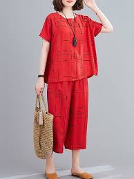 007 Red Capri Lining Printed Half Sleeves T-shirt With Printed Pajama Capri Style Trouser (Copy)