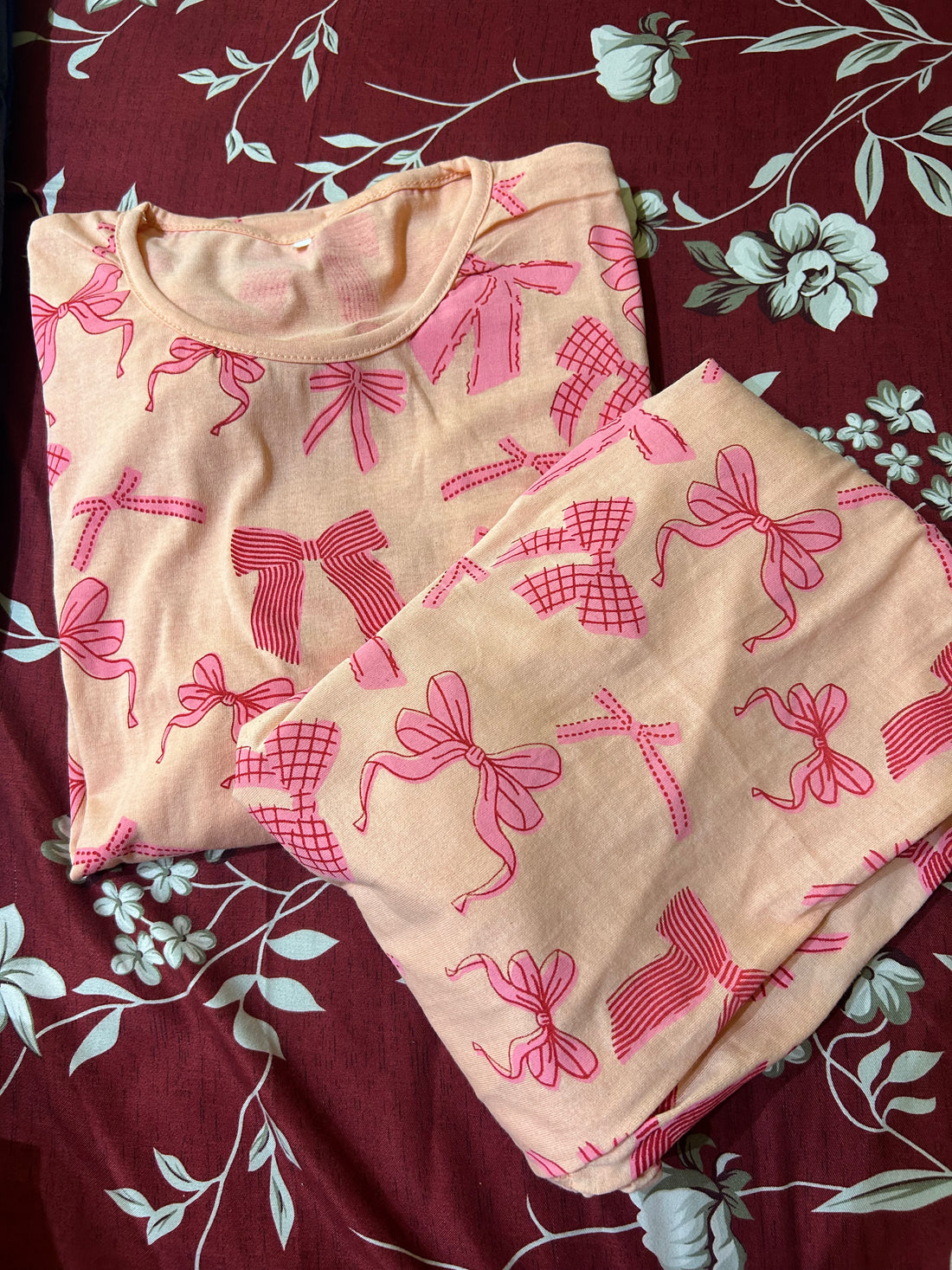 000000 Peach All over Bow Printed Full Sleeves T-shirt With Bow Printed Pajama Suit