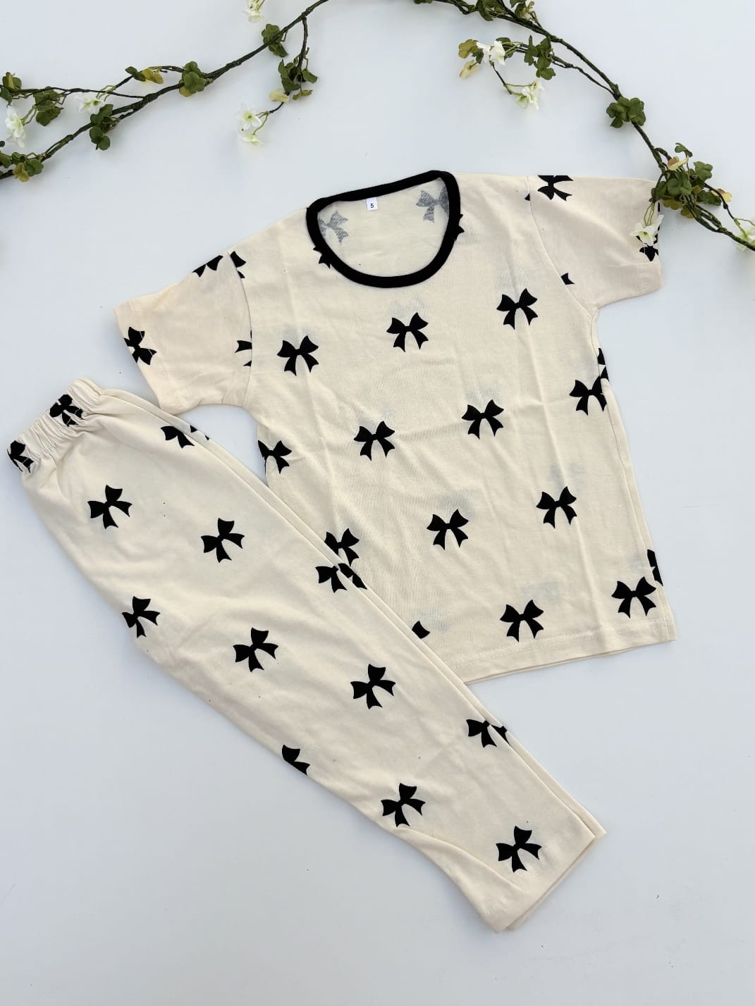 0000 Cream Black Bow Printed Half Sleeves T-shirt with Bow Printed Pajama Kids Suits
