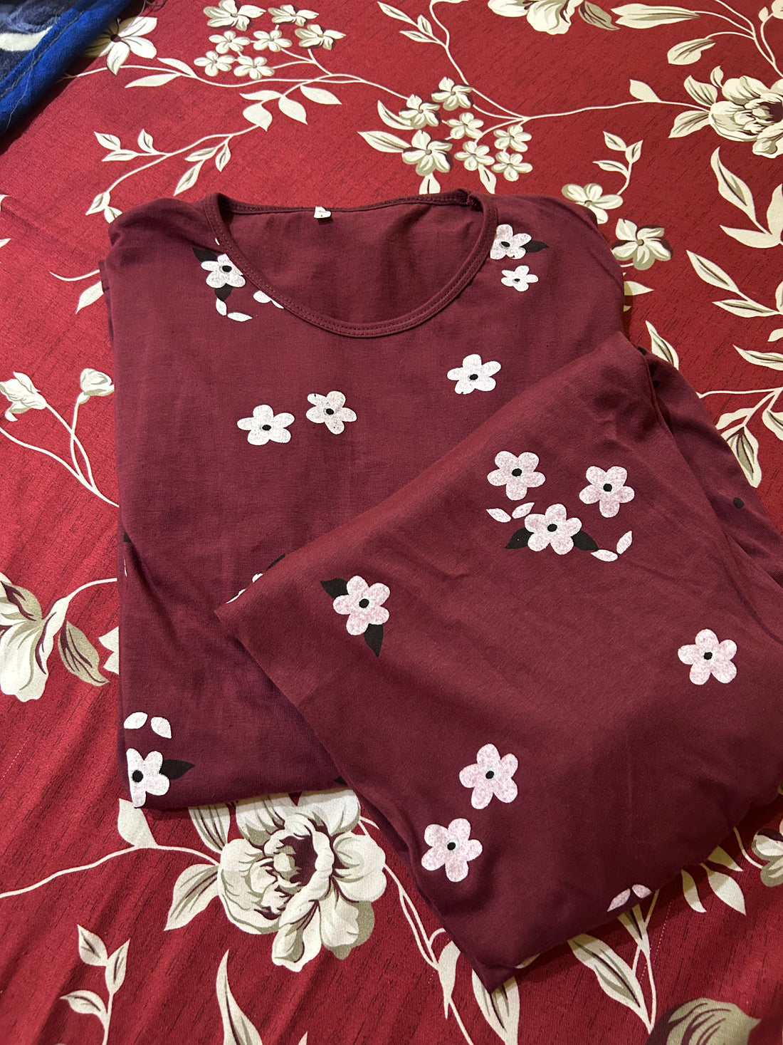 000000 A MAROON FLOWER HALF SLEEVES WITH PRINTED TROUSER