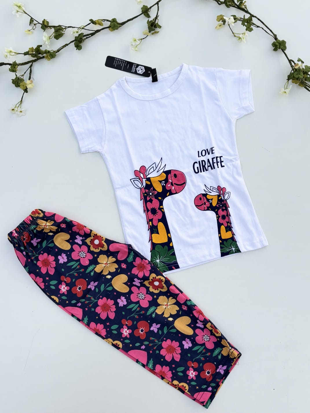0000 Offwhite Floral Giraffe Printed Half Sleeves T-shirt with Floral Printed Pajama Kids Suits