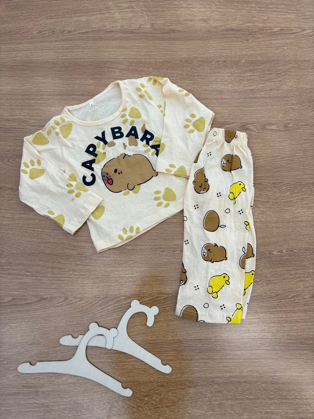 00002 Offwhite CAPYBARA Printed Full Sleeves T-shirt with Printed Pajama Kids Suits