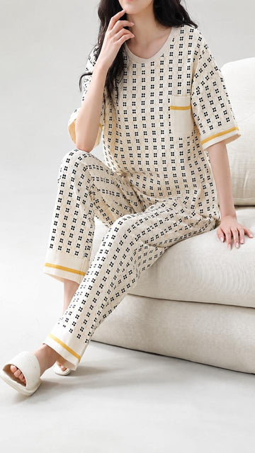 0000 Offwhite Minimal Printed Half Sleeves T-shirt With Printed Pajama Suit